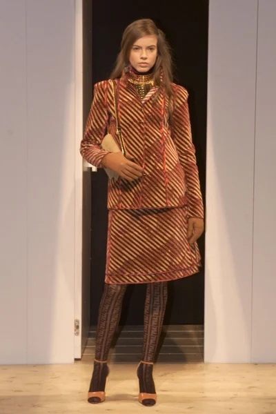 Look 60